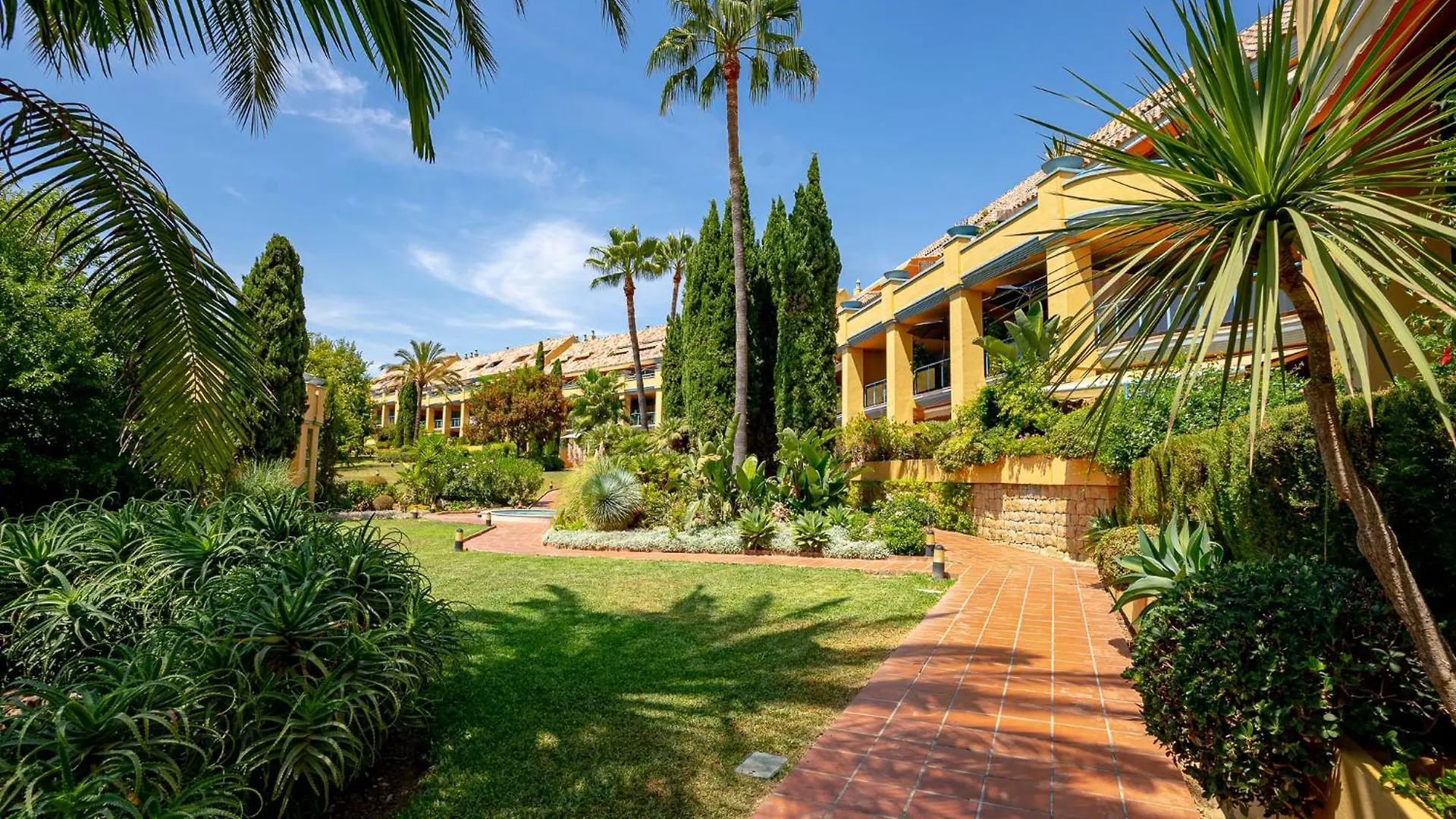 Bahia De Marbella - Luxury Beach Apartment Spain